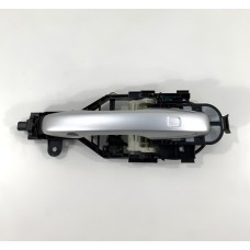 Macaneta Porta Dianteira Esquerda Volvo Xc60 2019 Original Prateado Dianteira